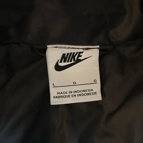 Nike puffer jacket youth large - Picture 3 of 4